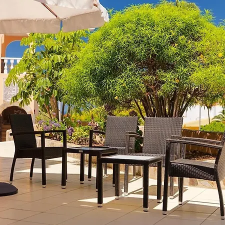 Paradise Court Aparthotel 2*