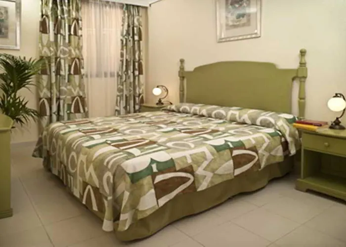 Paradise Court 2*