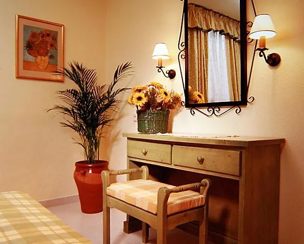Paradise Court Apartahotel