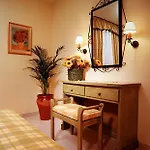 Paradise Court Aparthotel