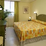 Paradise Court 2*