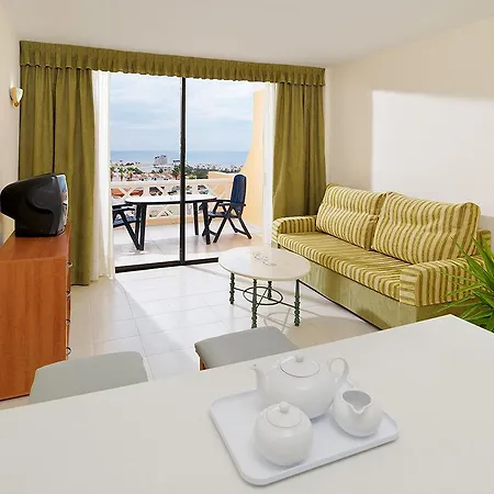 Paradise Court Apartahotel 2*