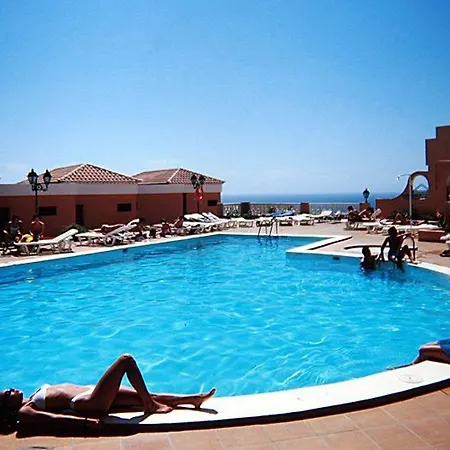 Paradise Court Apartahotel 2*