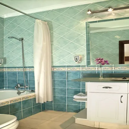 Apartahotel Paradise Court 2*