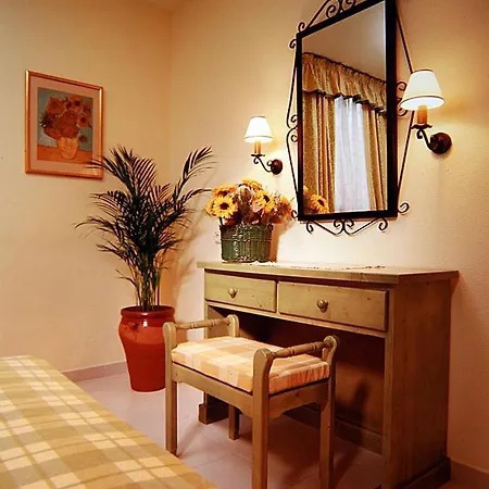 Paradise Court Apartahotel