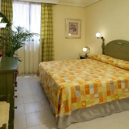 Paradise Court 2*