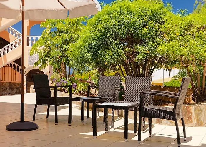 Paradise Court Apartahotel 2*