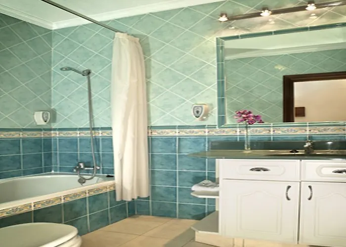 Apartahotel Paradise Court 2*