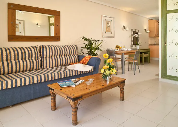 Paradise Court Apartahotel 2*